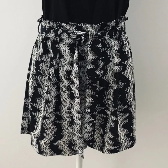 COUNTRY ROAD size 8/10 black and white shorts with tie belt and elastic waist - Picture 1 of 8